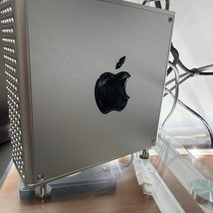 レアな商品SCSI-O DATA MOドライブ 本体 Appleロゴステッカー付 カーボンファイバー製Appleロゴステッカー：iPhone、MacBook、iPad用3D