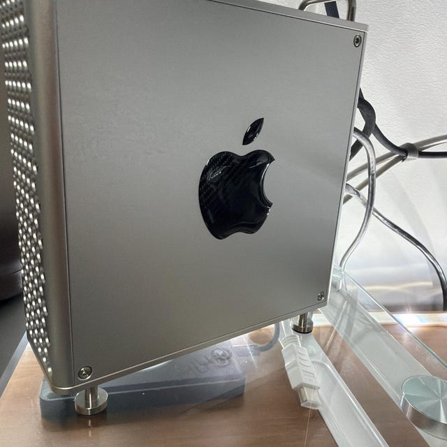 カーボンファイバー製Appleロゴステッカー：iPhone、MacBook、iPad用3D