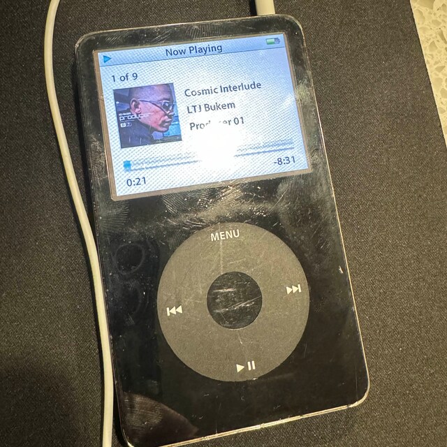 Apple Ipod Classic 3rd Generation 15GB White (A1040