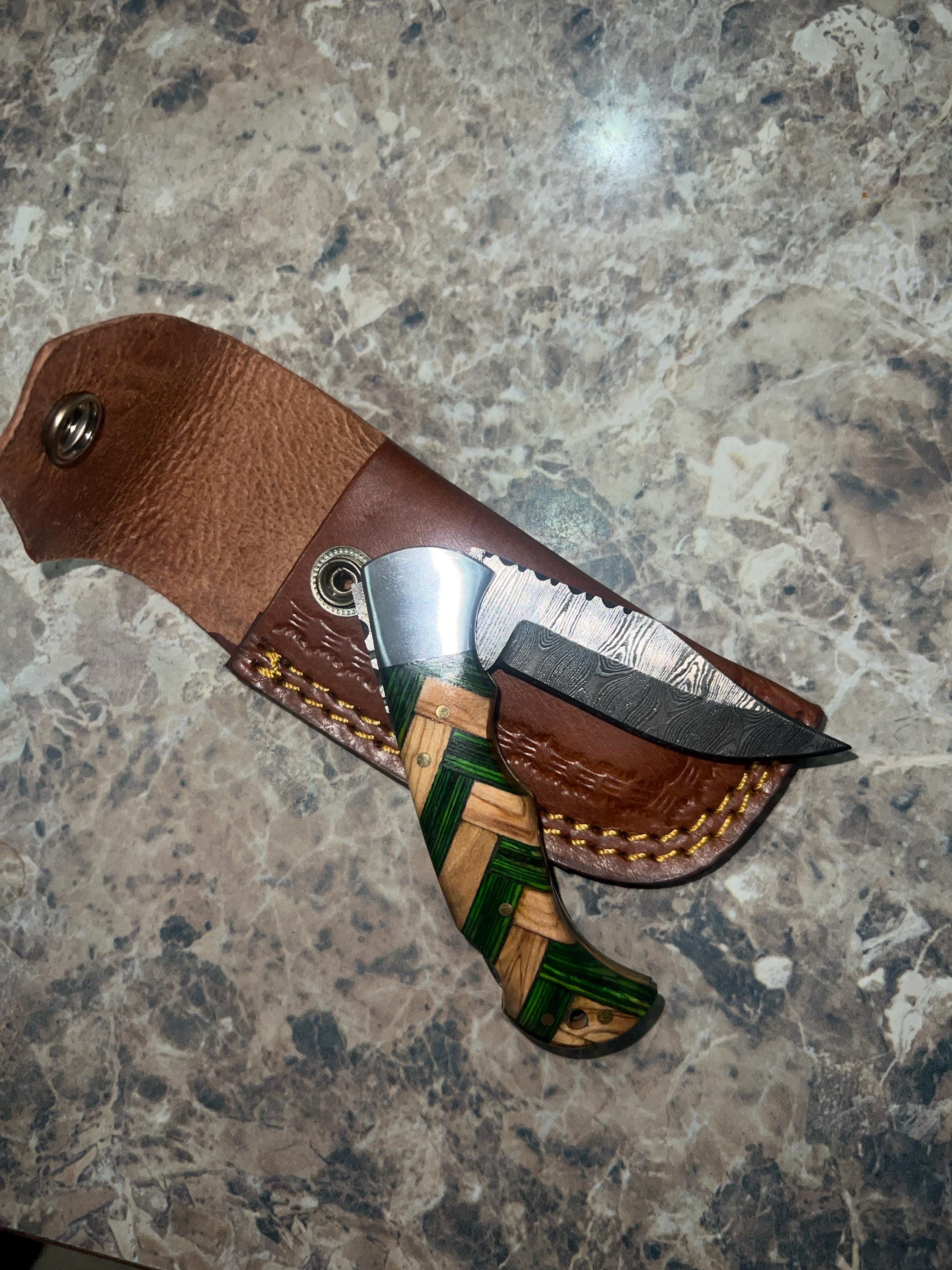 Handgemachtes Damast-Taschenmesser mit Olivenholzgriff, Geburtstagsgeschenk, Klappmesser, Bräutigamsmann-Geschenk, Jahrestag, Hochzeit, personalisiertes Geschenk für Männer
