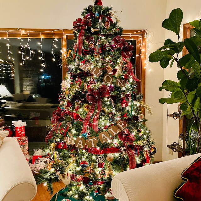 Mots Croisés En Italien Pour Noël Photo Stock - Alamy