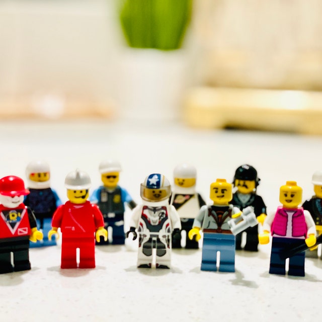 Lego Minifigures 30 Random people Grab Bag All w/ accessories -   Portugal