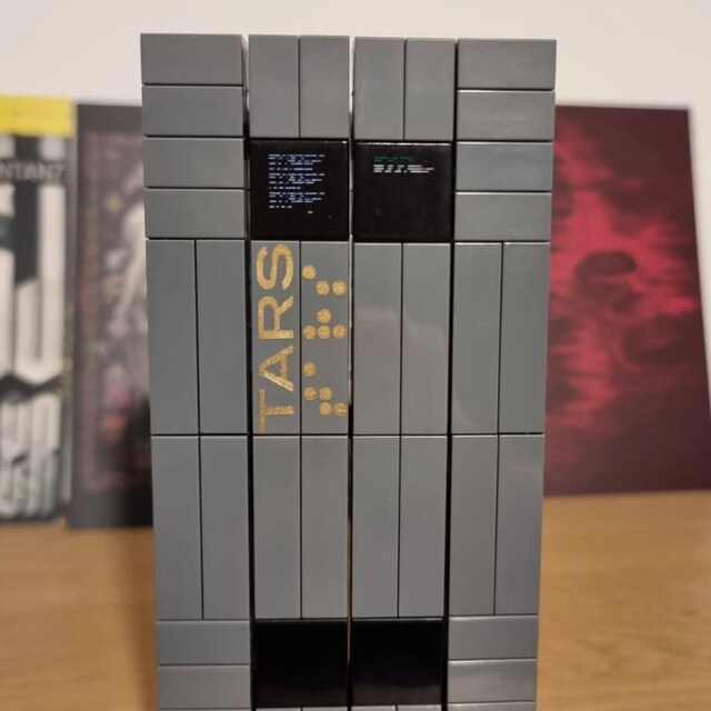 インターステラー映画ロボットTARSカスタムフィギュアは本物の