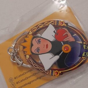ヴィランズ　ディズニー　キーホルダー　女王魔女 ヴィランズ ディズニー キーホルダー 女王魔女