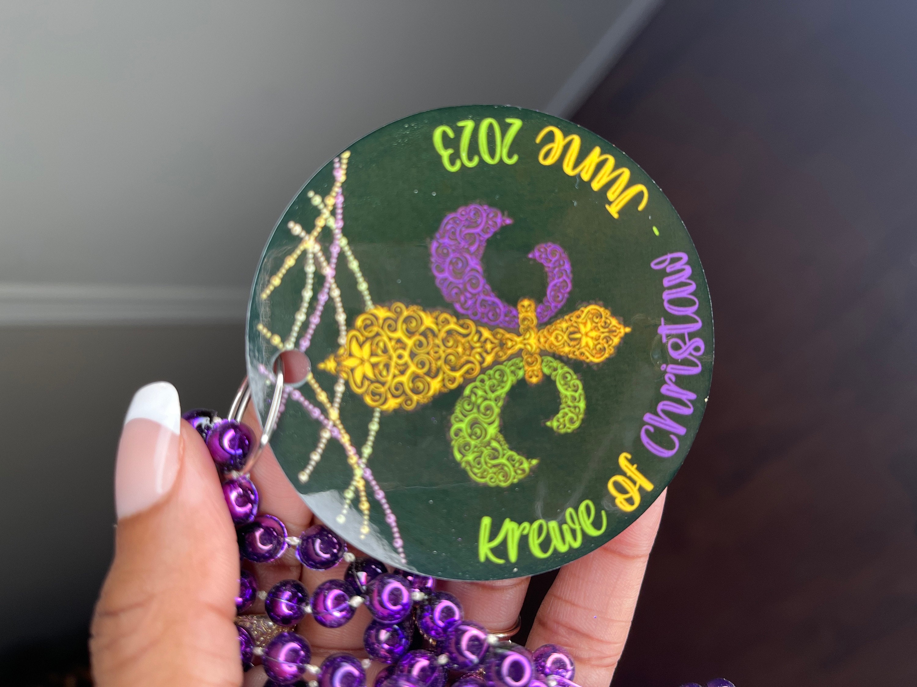 EINSEITIGE Mardi Gras-Halskettenmedaillons – Individuell gestaltet mit farbigem Design (verwenden Sie ein vorgefertigtes Design oder senden Sie Ihr eigenes ein). Großpackungen.