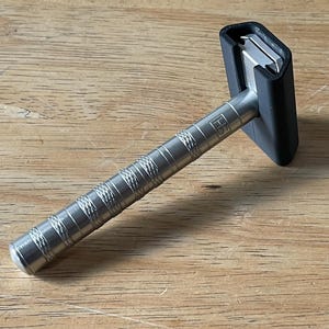 ヘンソン カミソリ トラベルカバー：AL13 または Ti22、安全な刃の保護
