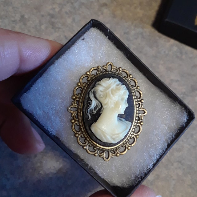 Victorian Lady Cameo Brooch / Small Pin Steampunk Lover Gift