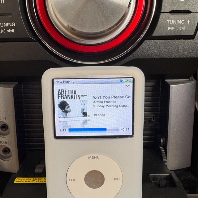 Apple iPod Classic - 第 7/6 世代、シルバー (3000 mAh バッテリー