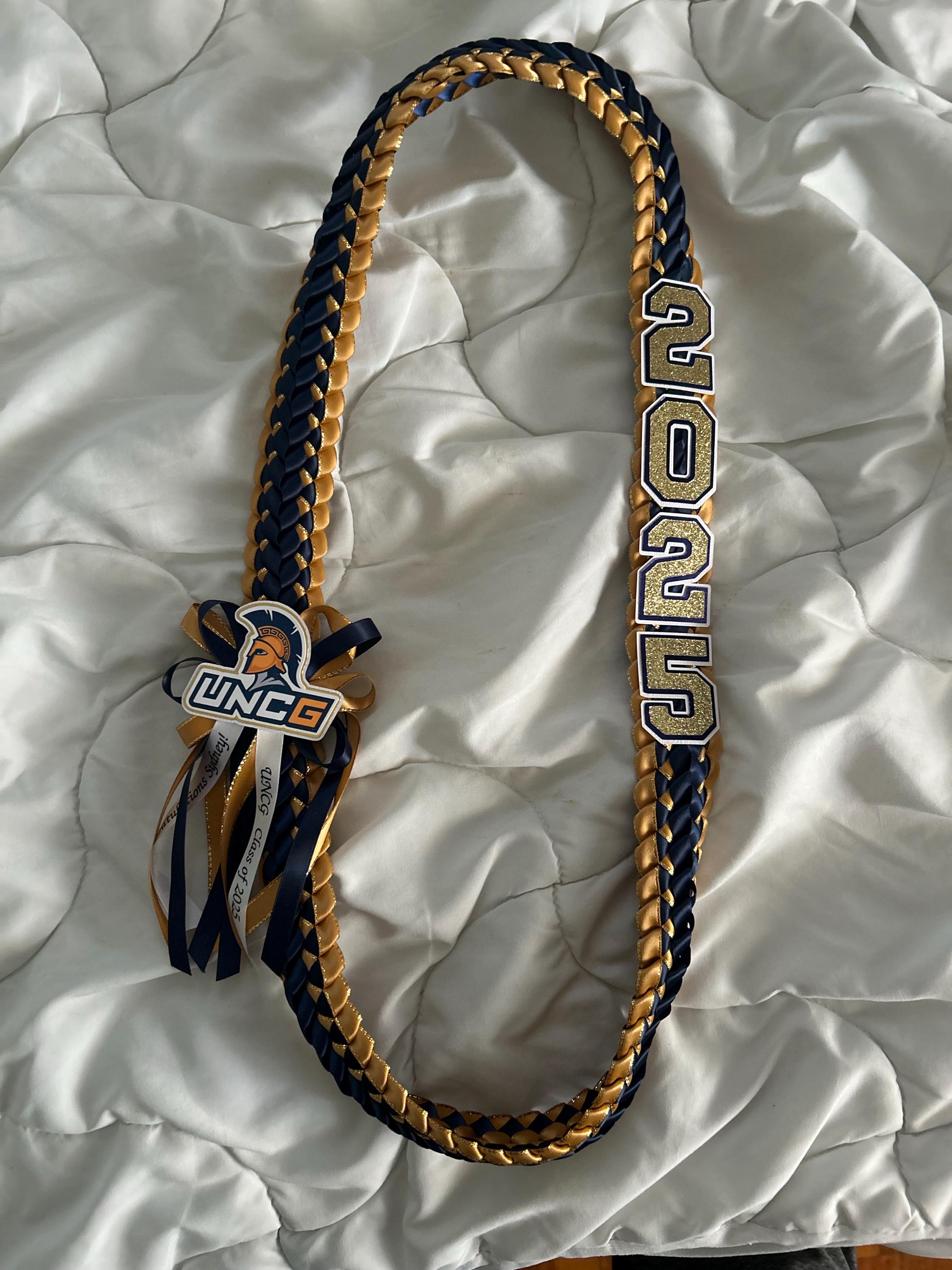 Abschluss-Lei - individuell an jedes College- oder Highschool-Logo und jede Highschool-Farbe angepasst - Personalisierter Lei, Klasse von 2025, Senior Night Lei