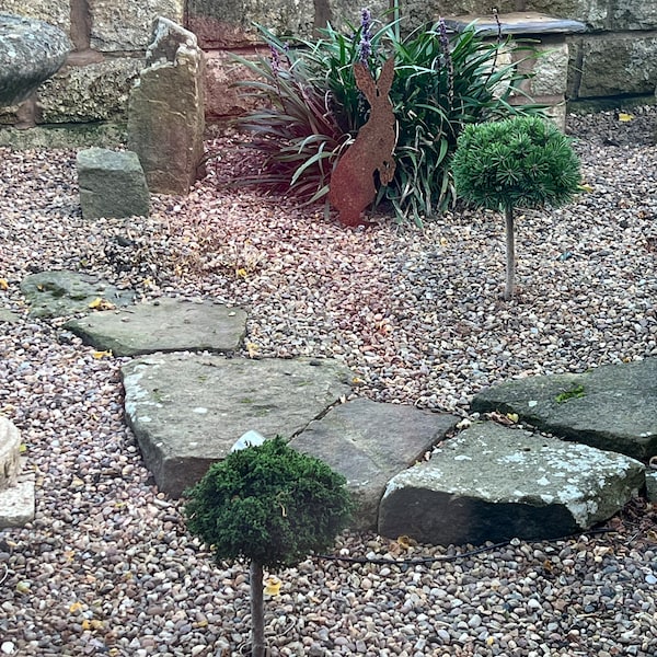 Exterior Rustic Metal Peter Rabbit Hare Garden Stake Yard Art Vegetable ...