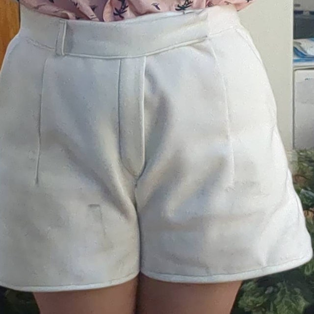 【Herlipto】Quilted Flare Bell Shorts Herlipto Quilted Flare Bell Shorts M（新品 herlipto Quilted