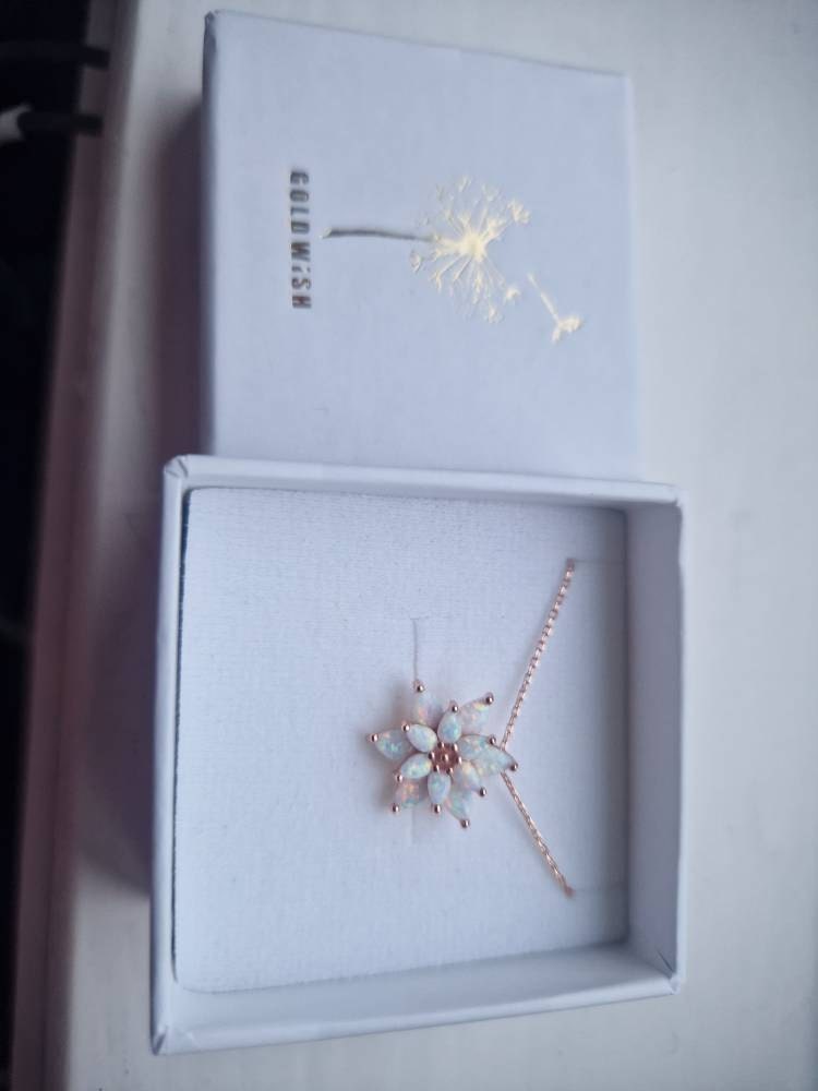 OpalBlumen Halskette, Zierliche Opal Halskette, OpalBlumen Halskette, Weiße Opal Halskette Gold, Muttertagsgeschenk, Brautjungfern Halskette, Geschenk für sie