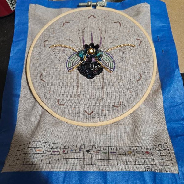 2 X Queen Bee DIY Iron On Screen Print Patch For Fabric Transfer Royal Crown - Foto 10