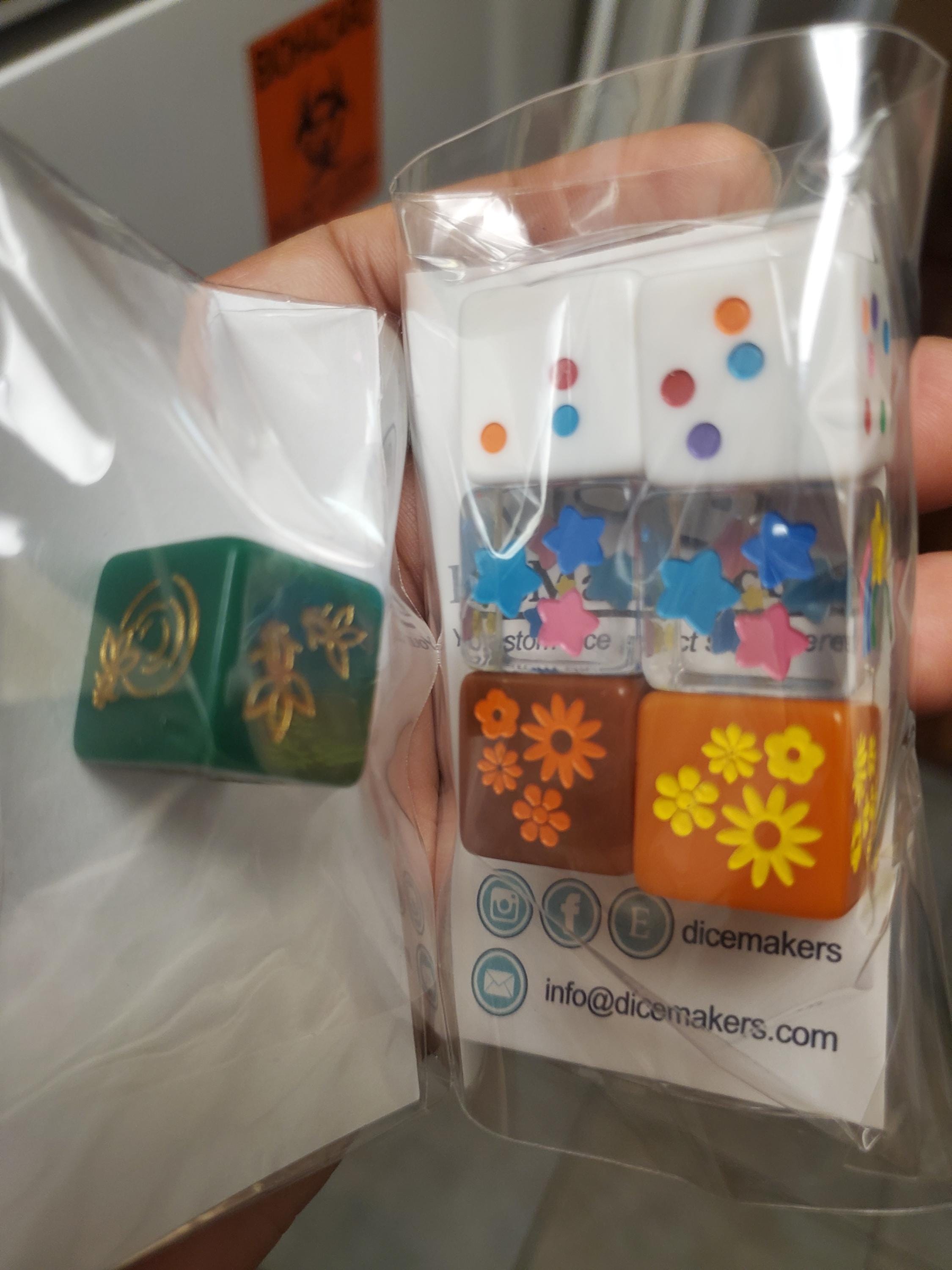 Vintage Dice / Set of 2 / D6 -  70&#39;s, hippy, flowers