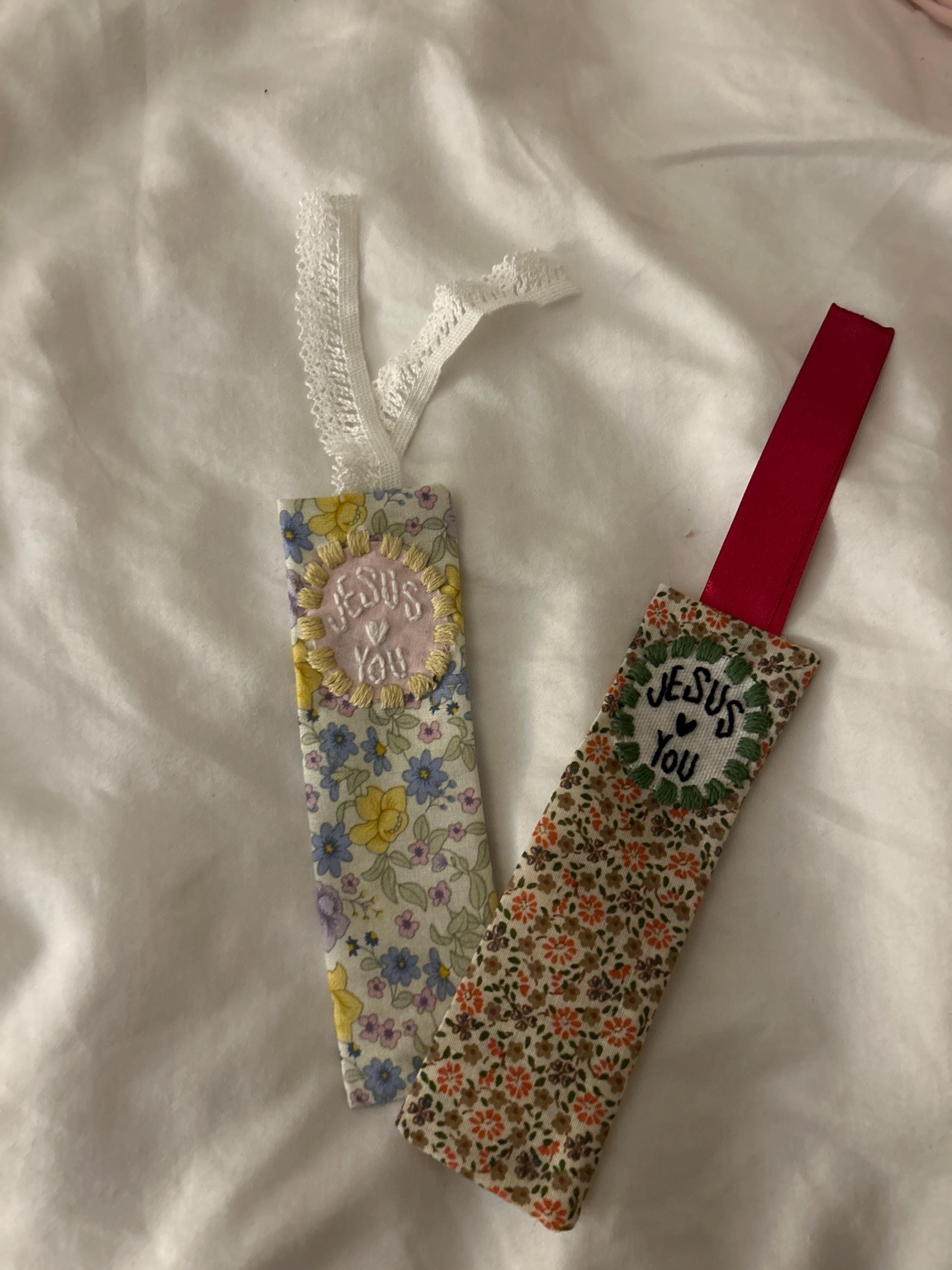 embroidered fabric bible bookmark (Jesus loves you)