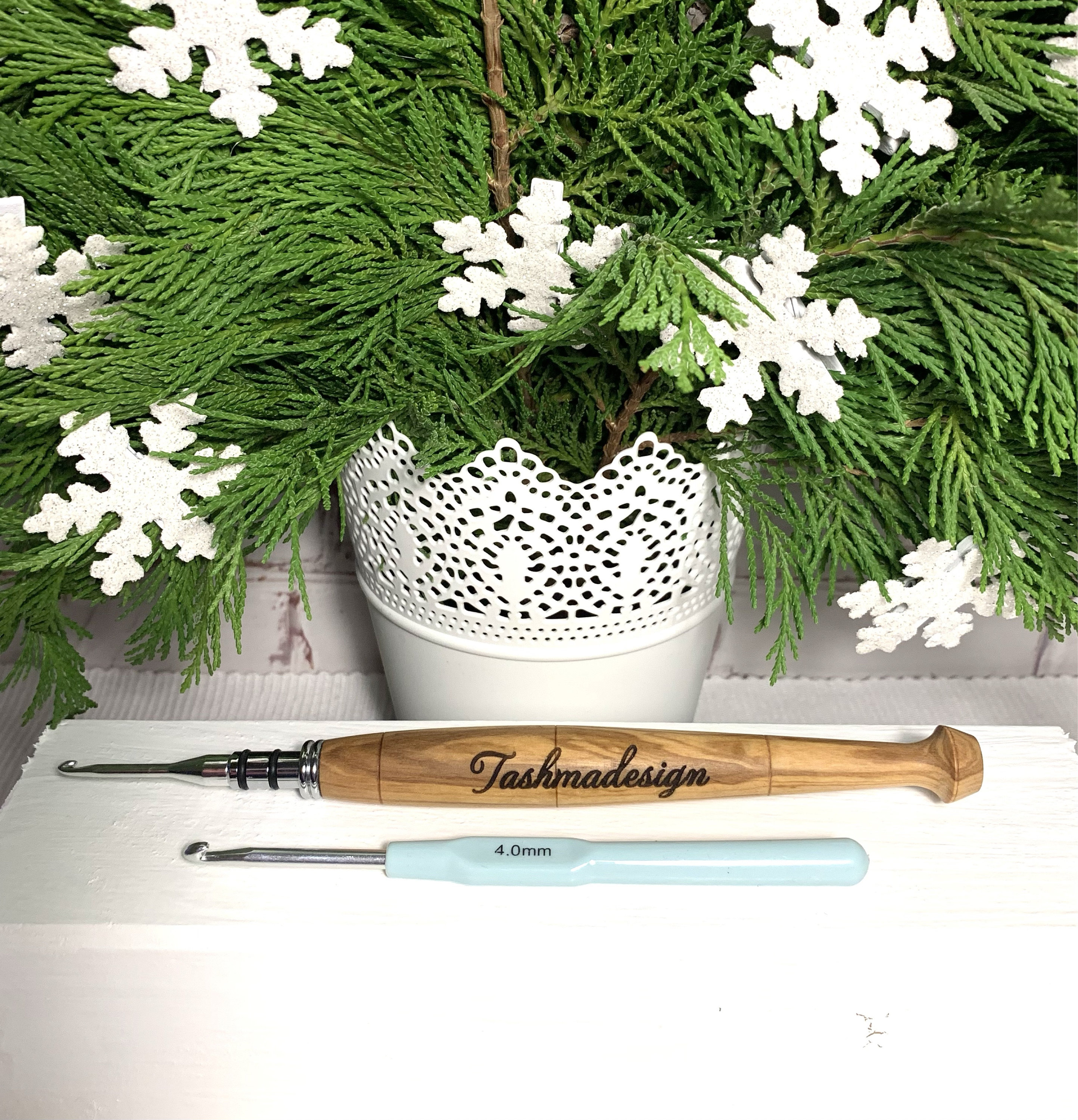 Olive Wood Crochet Hooks, Yarn Hook Set, Handmade Crochet Hooks, Gift for Crafter, Mothers Day Accessories, Crocheters Gift, Set of 8 Hooks