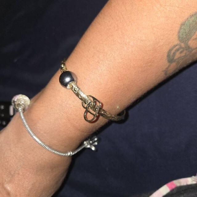 5mm Hawaiian Floating Black Shell Pearl Hamilton Gold Bangle