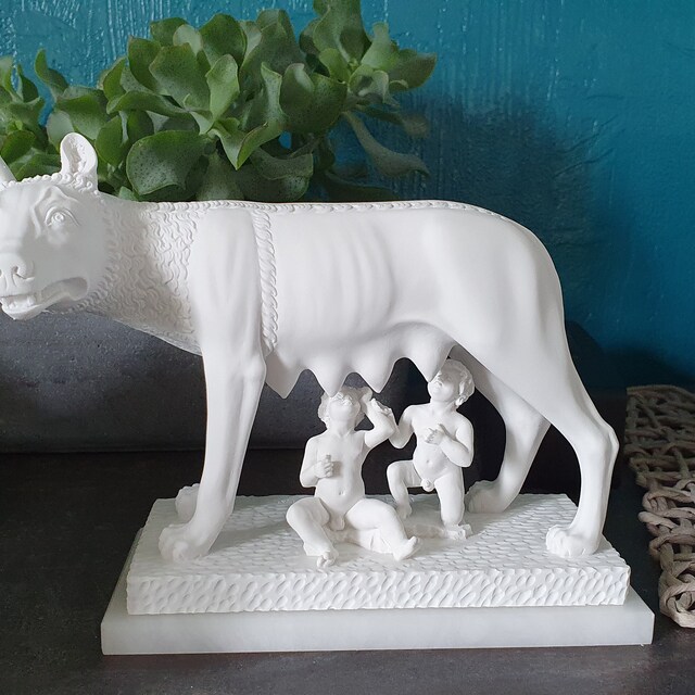 カピトリーノのローマの狼の像 - ロムルスとレムスと雌狼の動物彫刻