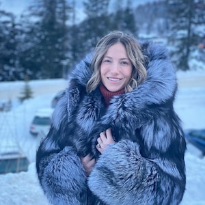 高級シルバーフォックスジャケット、ホールスキンの毛皮コート、毛皮