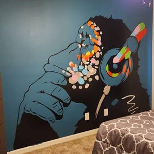 バンクシーグラフィティDJモンキーヘッドフォン　ビニールステッカー Amazon.com: Banksy Thinking Monkey Sticker - Art Vinyl