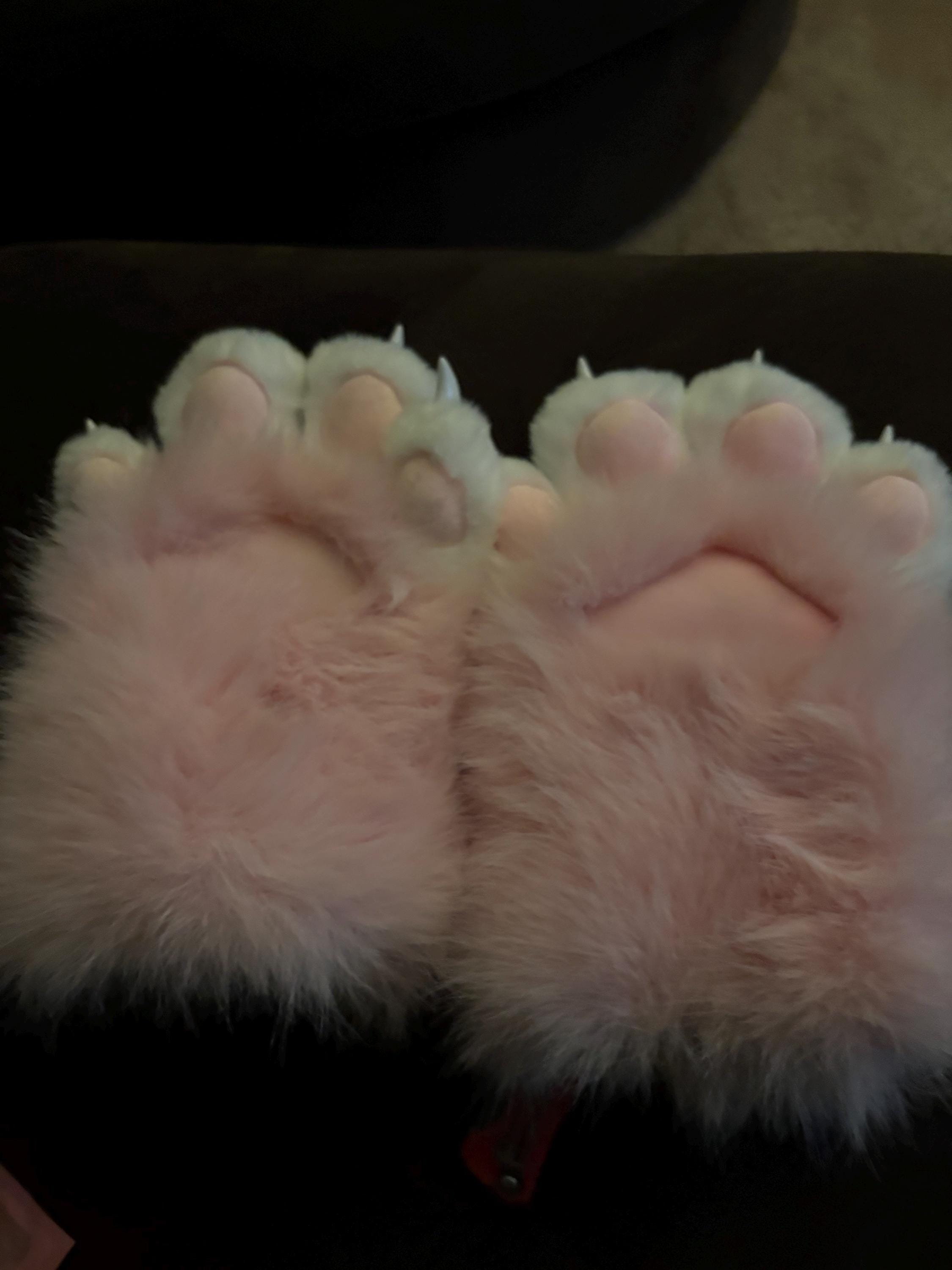Squeaky Fursuit Paws Glove Cute Pink/White Fluffy Paw Gloves Furry Paws Gloves With Fingernails For Fursuit Accessories Furry Gift For Furry