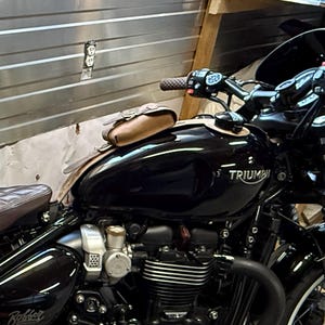 Triumph Bonneville, Spedmaster, Scrambler, Bobber - Genuine