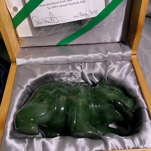 カナダ産翡翠のクマと魚 - 複数サイズ - 翡翠彫刻 - 翡翠の置物 - 天然