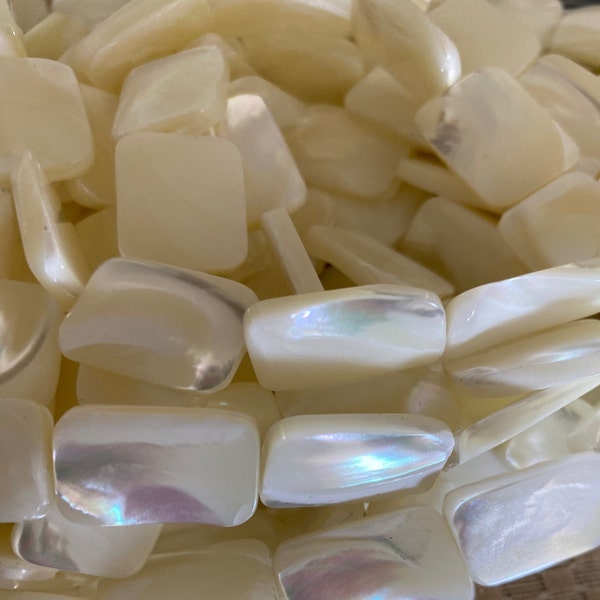 Mother of Pearl 20x14x4mm to 27x22x4mm Briolette Bead Strand 109601