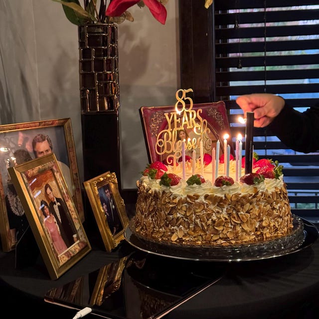 Kels Marsh - Happy 18th Gold Gltter Cake Topper 985 | Dy Cake Topper