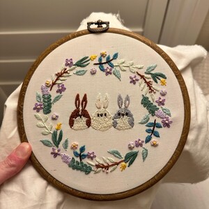 附下げ　 栗茶色 ウサギ刺繍 刺しゅう図案「草木とウサギ」PDFダウンロード専用 英語版 可愛い