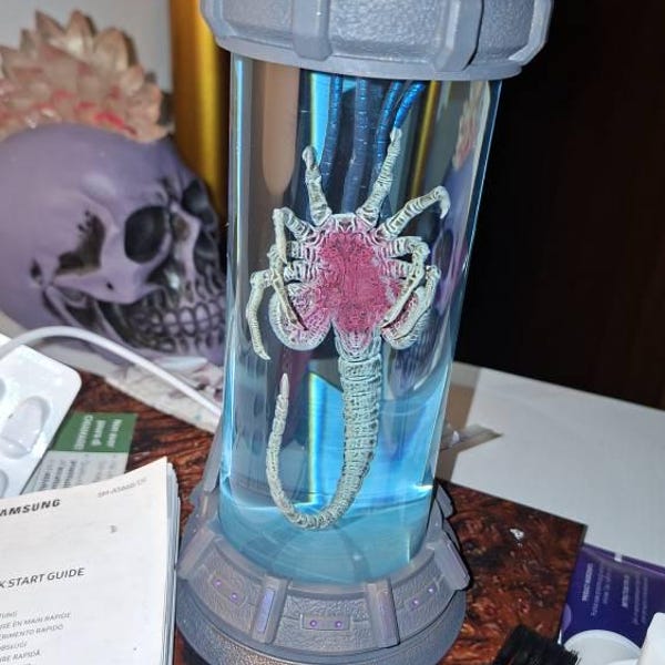 NEW Alien Facehugger Resin Night Light, Sci-fi Horror Capsule Lamp ...