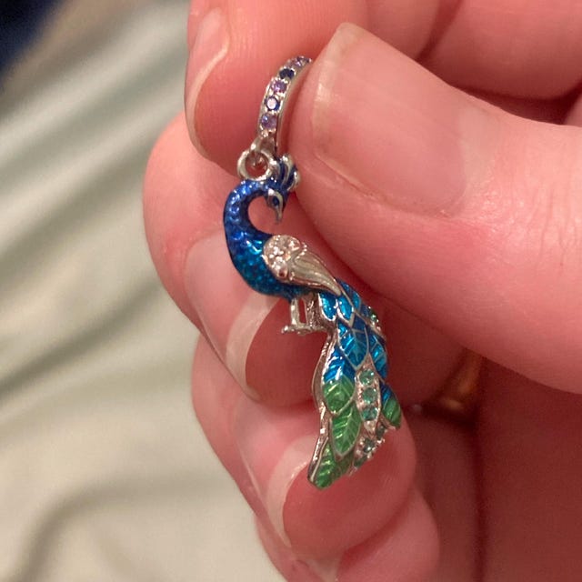 Ciondolo a forma di pavone in argento sterling con conchiglia di
