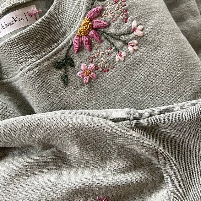 【GRAVER】Street Flower Embroidery Half-Up Clip Sweatshirt MUSINSA | GRAVER [UNISEX] STREET FLOWER EMBROIDERED HALF ZIP