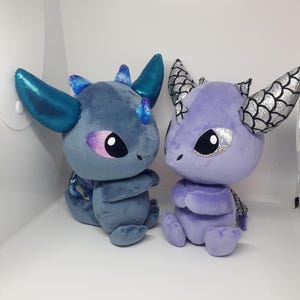 角と尾の突起があるドラゴンのぬいぐるみの縫製パターン .pdf