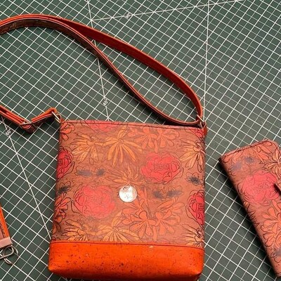 Bigfoot Pattern Print Crossbody bags
