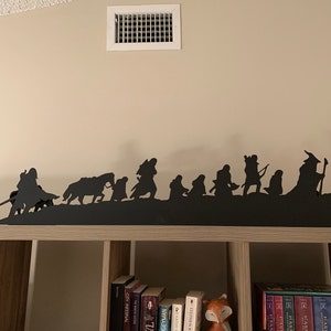 — Lord of the Rings fellowship silhouette with