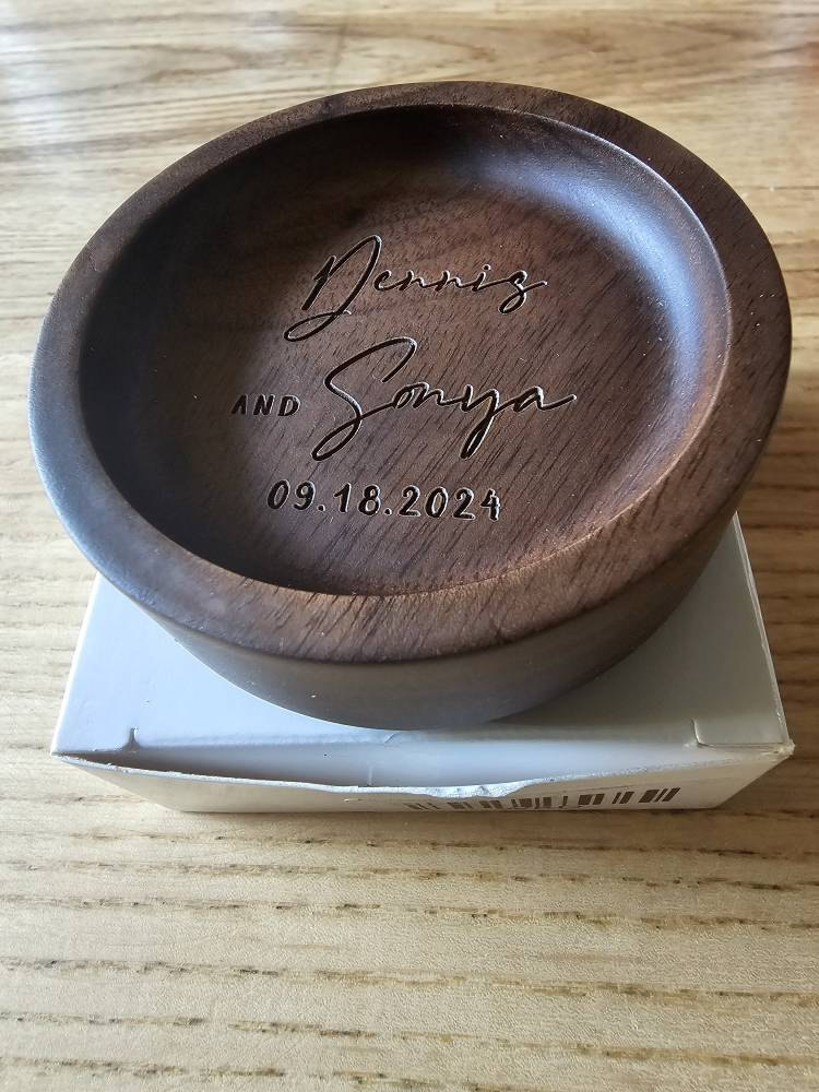 Custom Round Wood Ring Dish, Engagement Ring Holder, Personalized Wedding Ring Dish, Wedding Gift, 5th Anniversary Gifts, Gifts for Newlywed