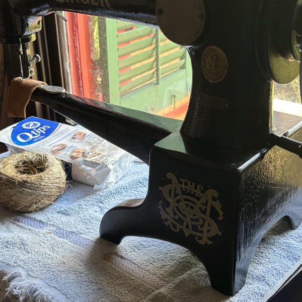 Décalcomanie Machine à Coudre Model 15K - Roses, Marguerites Et Myosotis - Neuf
