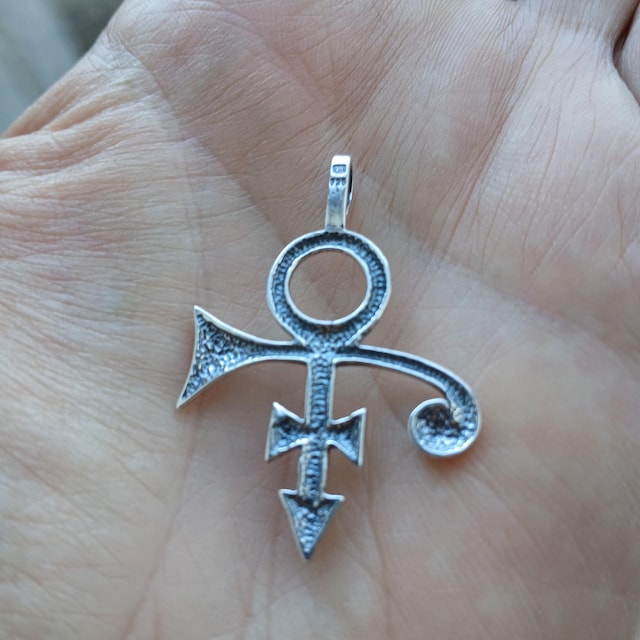 Collier Pendentif Mémorial Symbole Amour Logo Steampunk Colliers Hommes Le Minimalisme Artiste Amour Symbole Prince Collier Bijoux Bijoux Cadeaux d'anniversaire pour Femmes Hommes