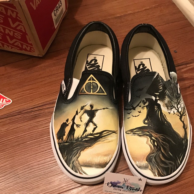 Superman von Hand bemalt Converse Schuhe, niedrige Tops, handgefertigte Schuhe, Superhelden Logo, DC Helden, DC Comics Schuhe Superman von Hand bemalt Converse Schuhe, niedrige Tops, handgefertigte Schuhe, Superhelden Logo, DC Helden, DC Comics Schuhe