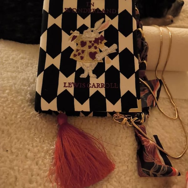 SMALL CANVAS CLUTCH MUSE NOVELS