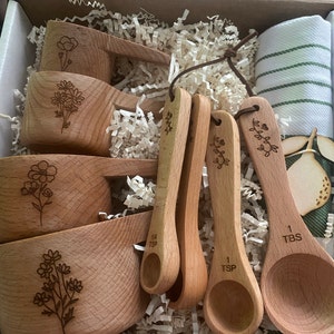 Baking Box, Wood Measuring Cups, Measuring Spoons, Baking Gifts, Gifts for Bakers, Gifts for Best Friend Female