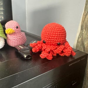 縫わずに編めるクラゲのあみぐるみパターン、クラゲ、タコ、イカ