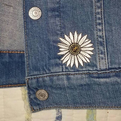 Daisy Patch Iron On, Embroidered Applique Flower - Etsy