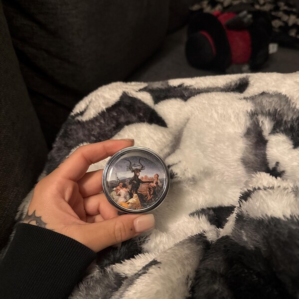 NewCharms Mädchen Auf Fledermaus Kompaktspiegel – Klappspiegel Mit 2 Spiegeln, 5,7 Cm, Für Handtasche