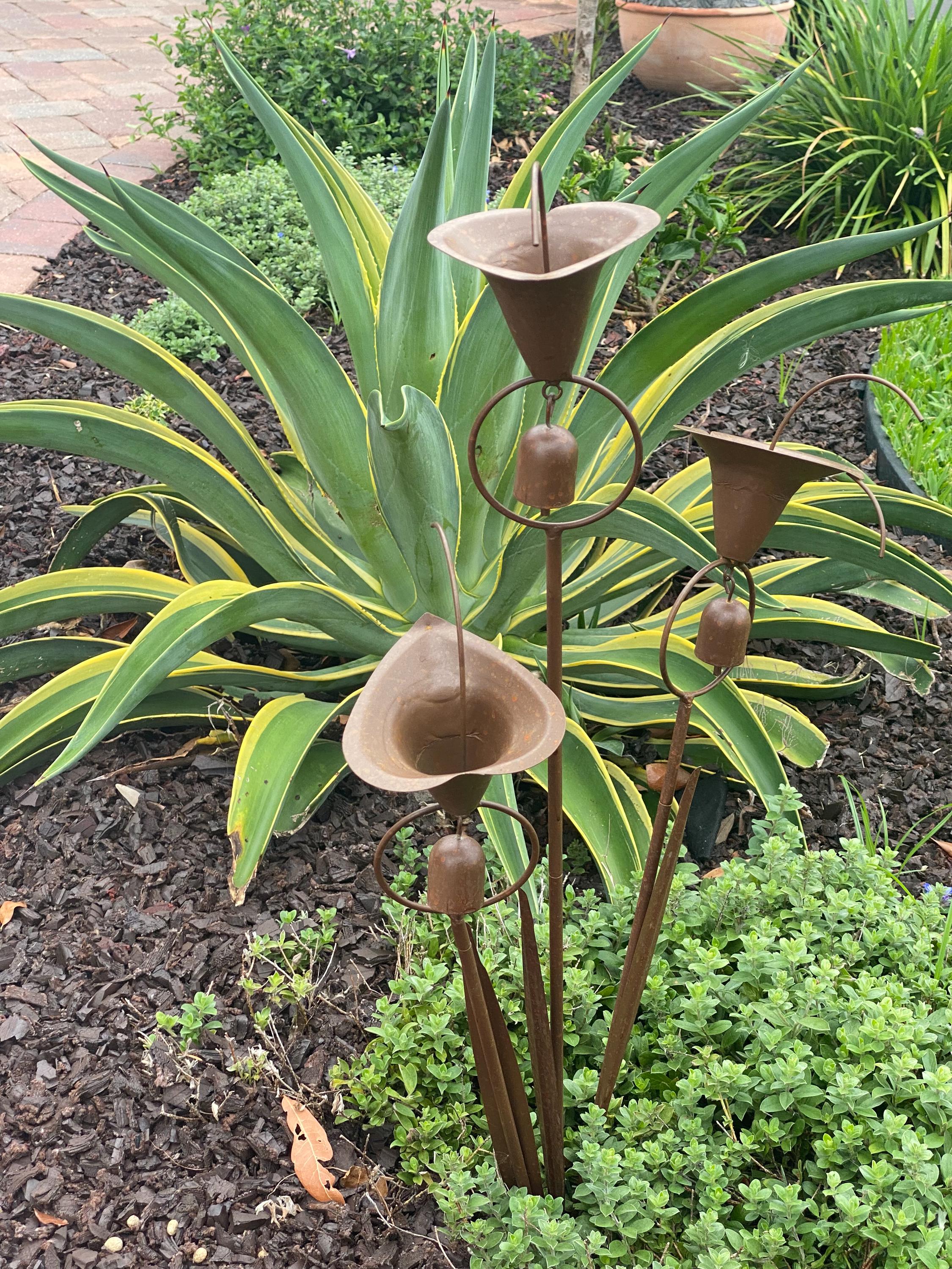 Metal Calla Lily Garden Stake with Bell, Bronze Outdoor Flower Yard Art, Rustic Iron Floral Decor Lawn, Patio, Pathway, Unique Garden Gift
