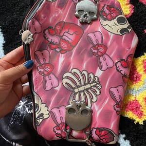 brainy sling bag
