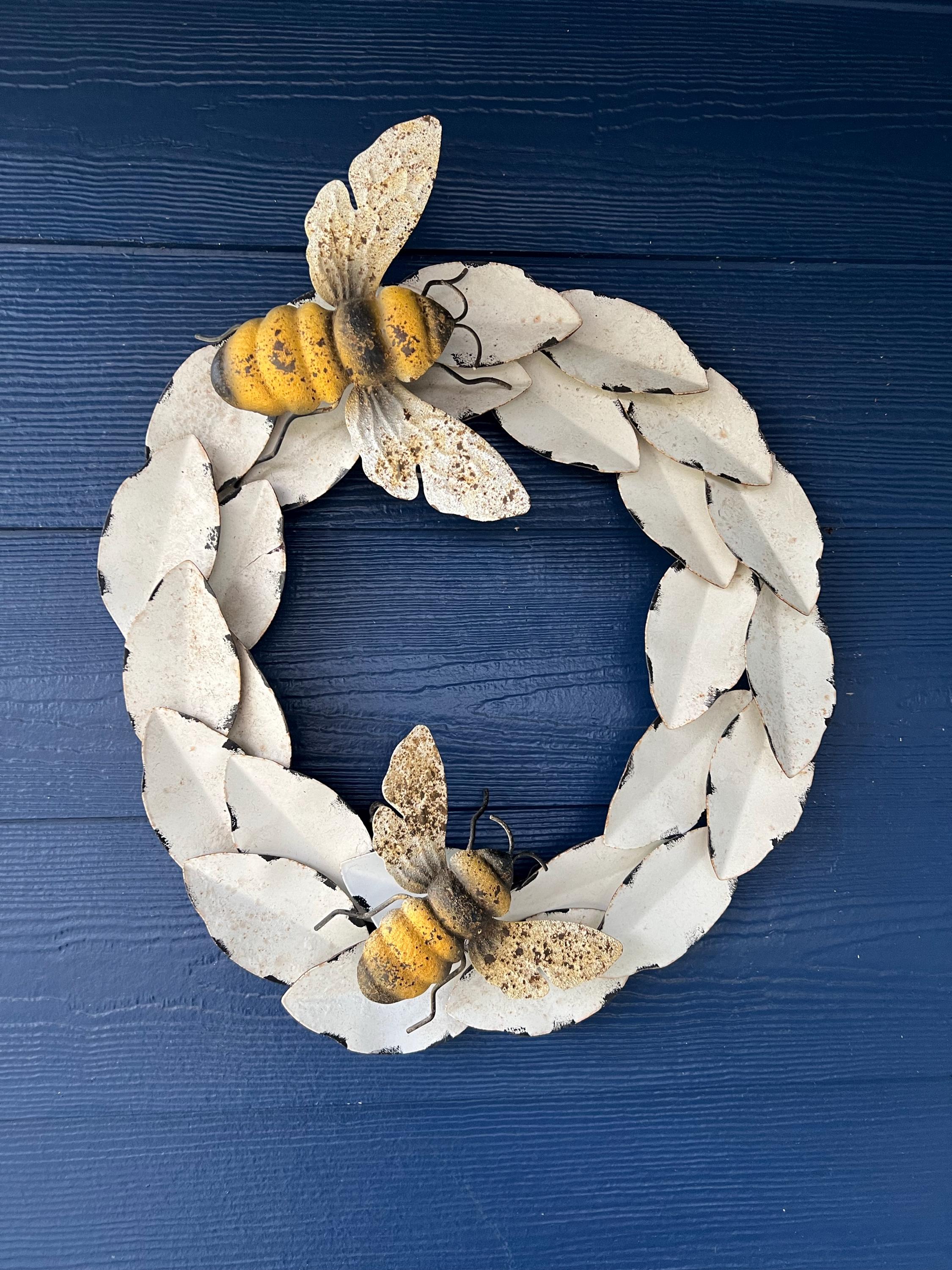 Rustic Metal Bee Wall Hanging Garden Decor Set of 2