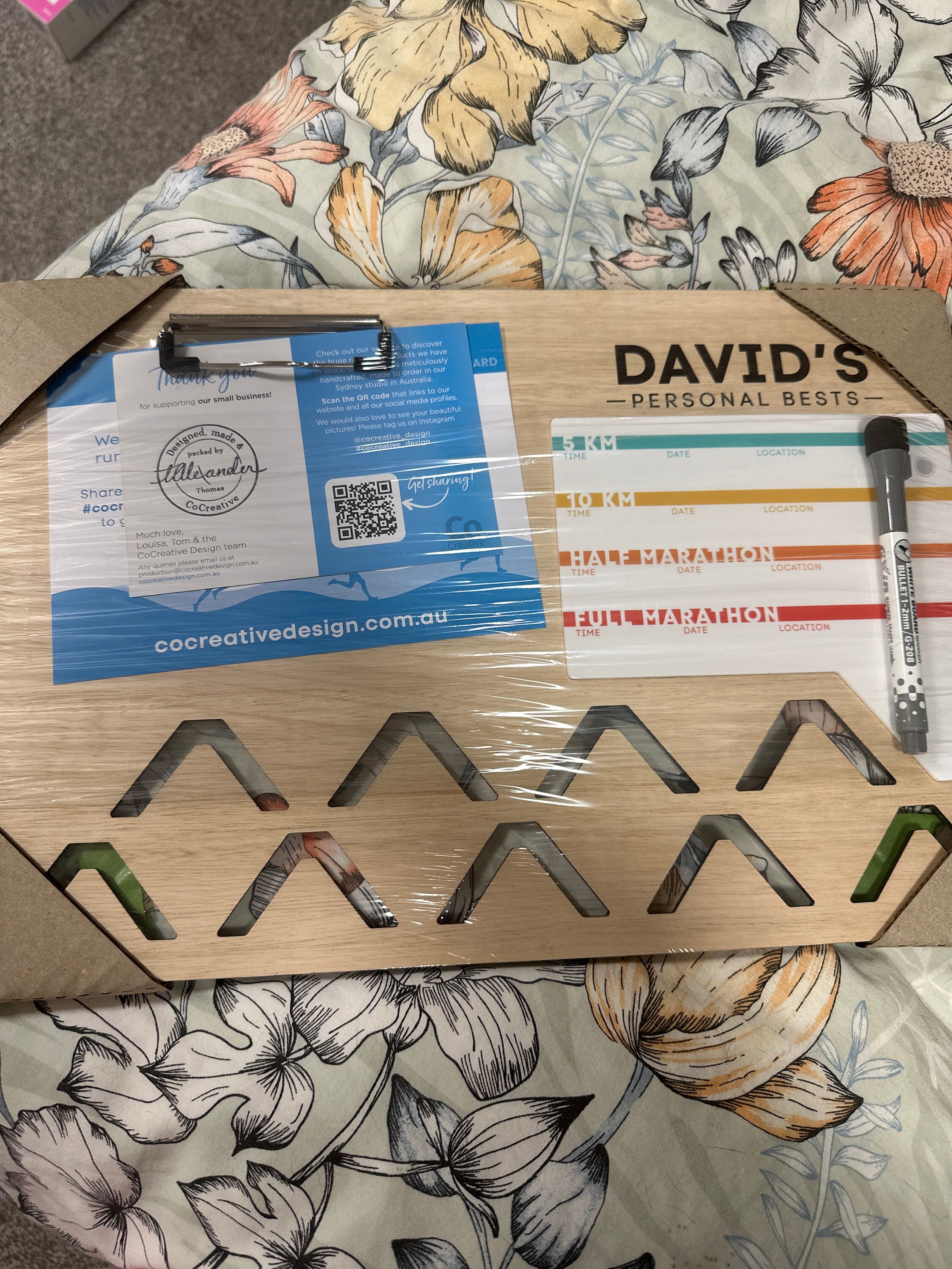 Personalized Running Medal Hanger and Bib Display - Show Off Your PB with Style - Perfect Gift for Runners and Athletes