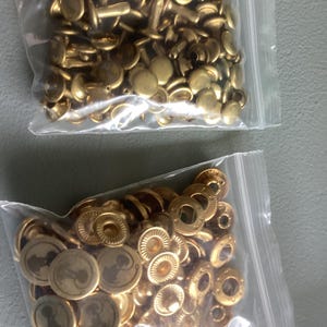 Fermeture à pression en cuivre 8 mm Boutons à pression à tige Bouton Snap pour couture Artisanat du cuir Vêtements, anti Laiton, Nickel, au choix, 40 Ensembles par lot, gris K130